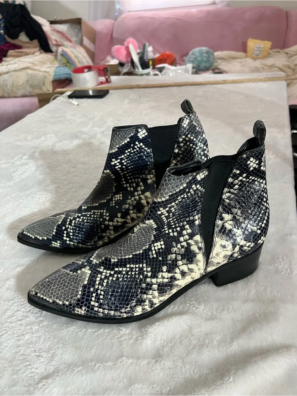 Marc Fisher Leather Snakeskin Yale 4 Chelsea Ankle Boots 7 Low Heel Slip On EUC